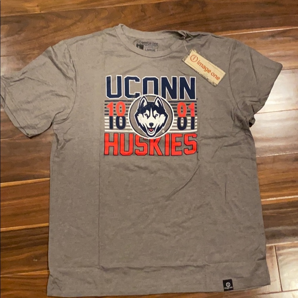 COPY - Connecticut Huskies NWT SZ L Image One SS T-Shirt